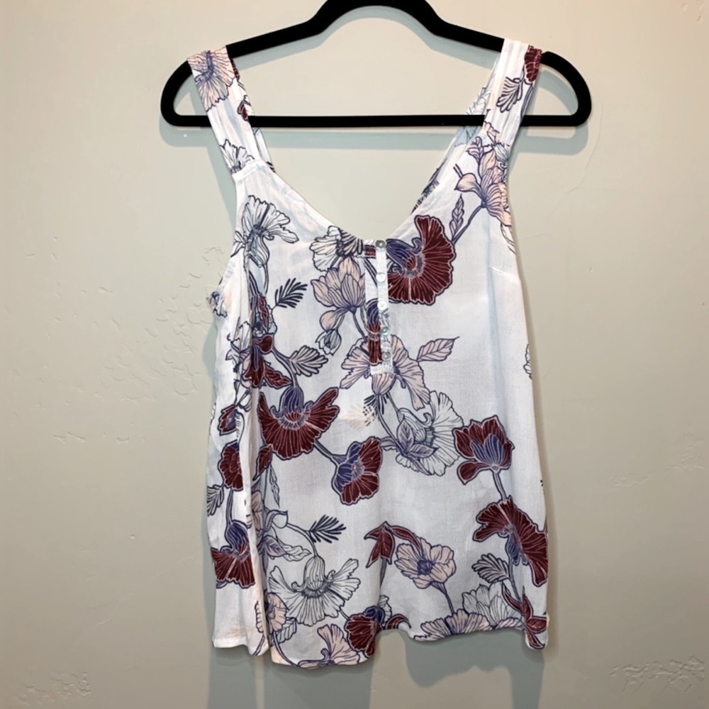 𝅺🌺NWT🌺BREEZY floral top